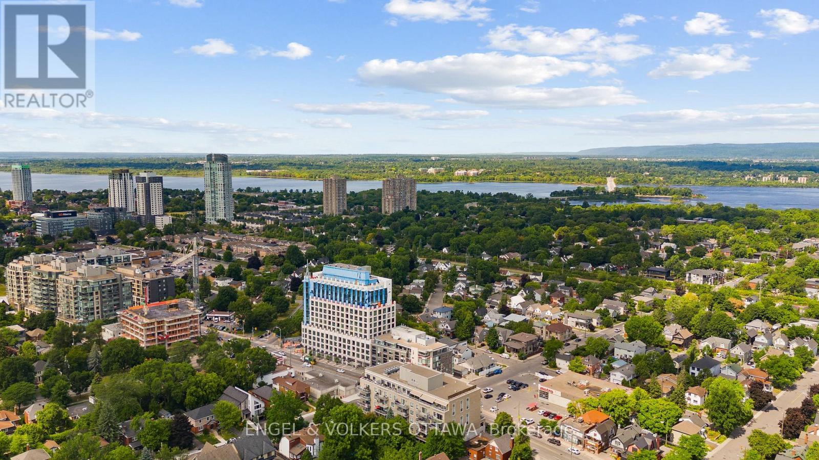 501 - 1422 Wellington Street W