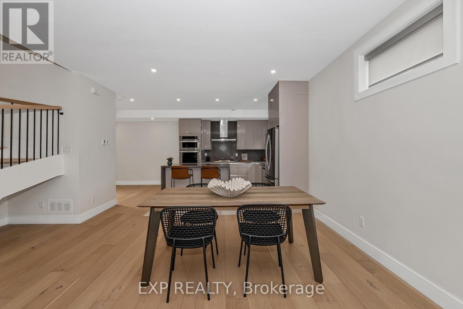 4a Huron Avenue N