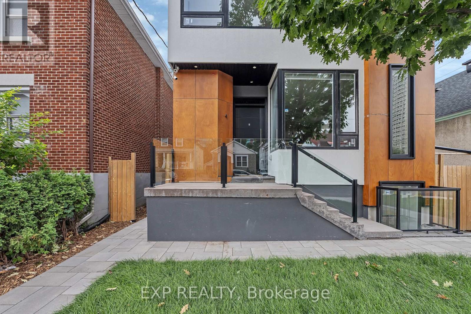 4a Huron Avenue N