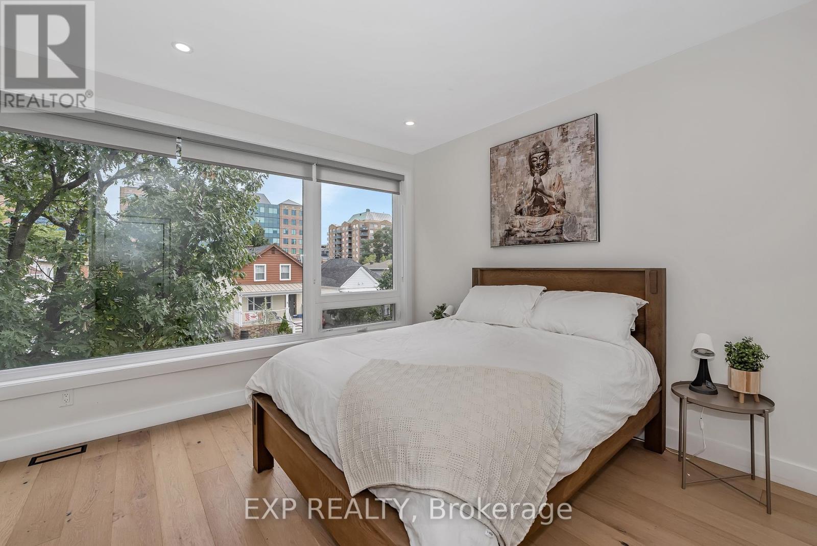 4a Huron Avenue N