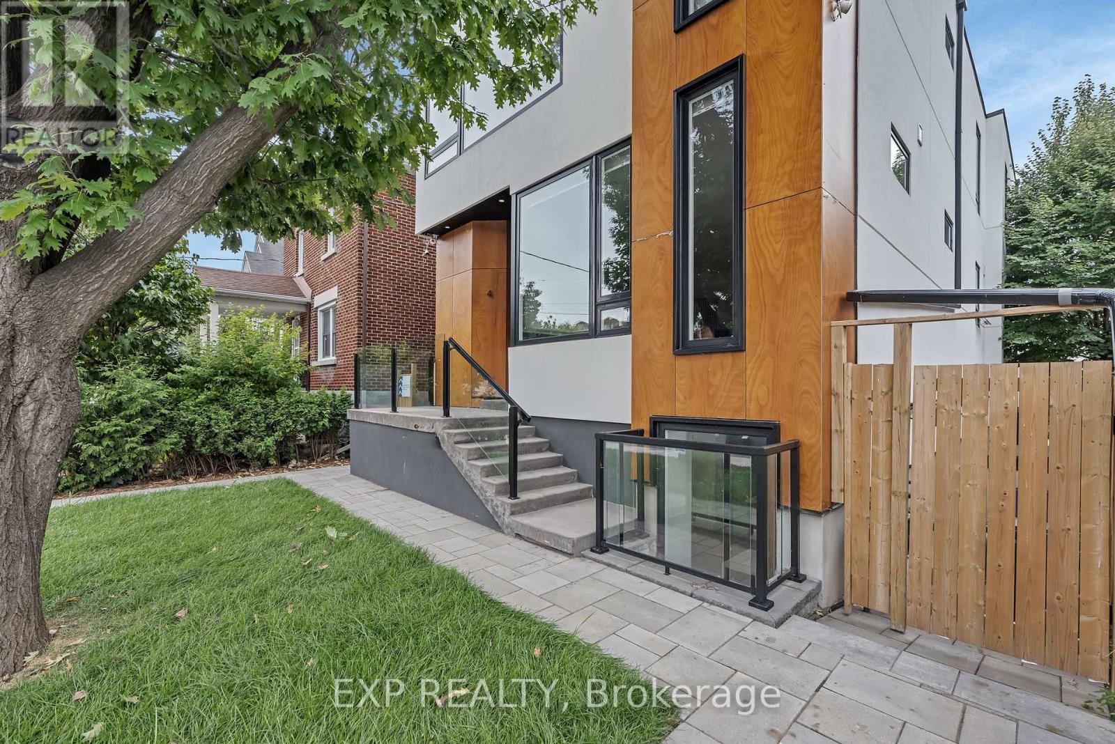 4a Huron Avenue N