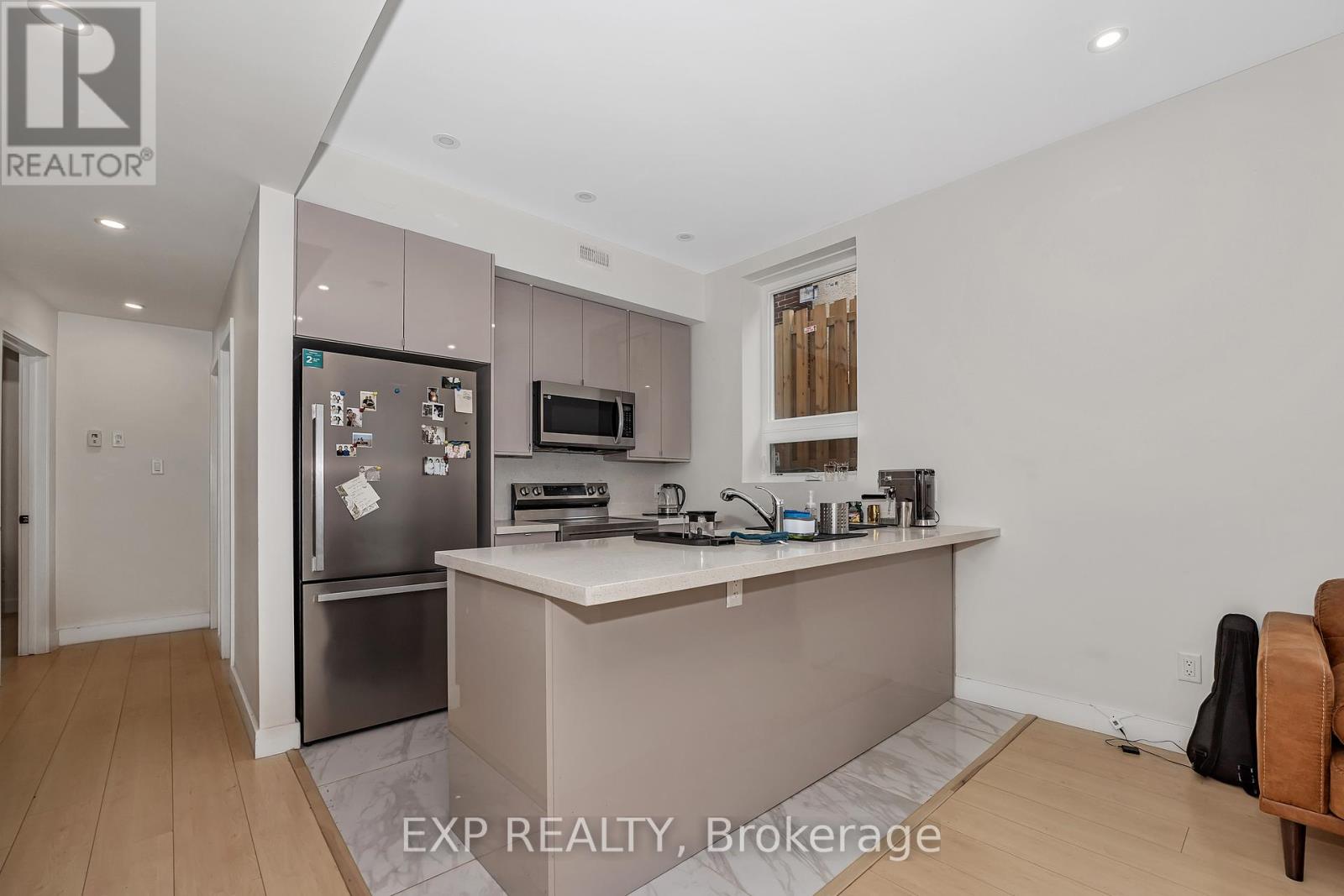 4a Huron Avenue N