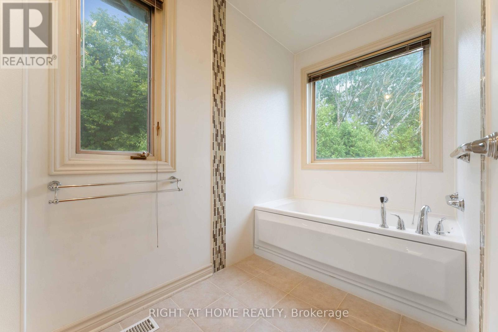 2 Muirfield Gardens