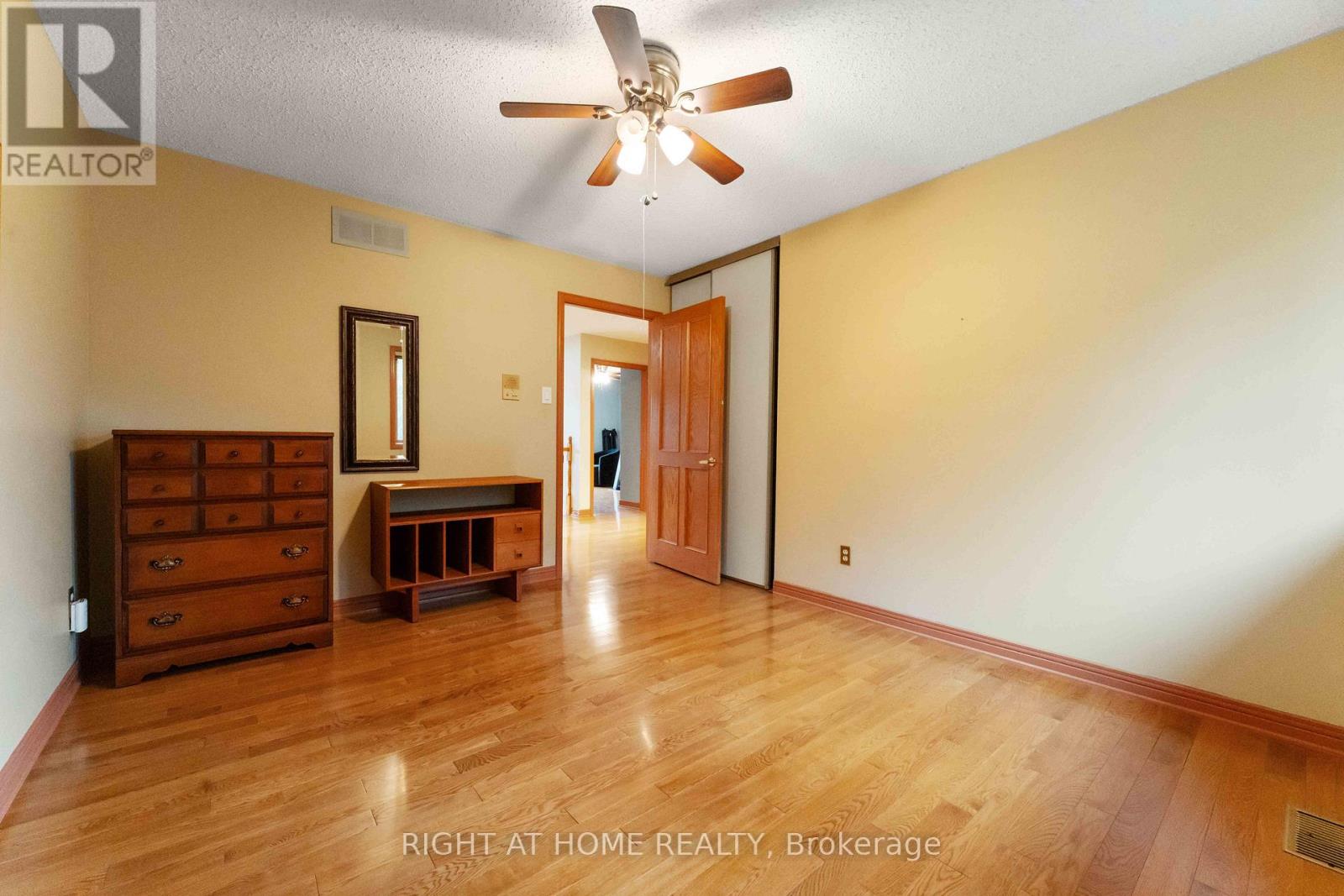 2 Muirfield Gardens