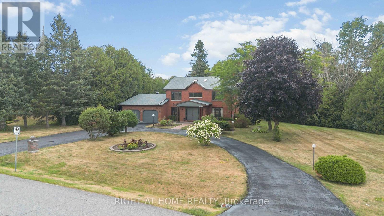 2 Muirfield Gardens