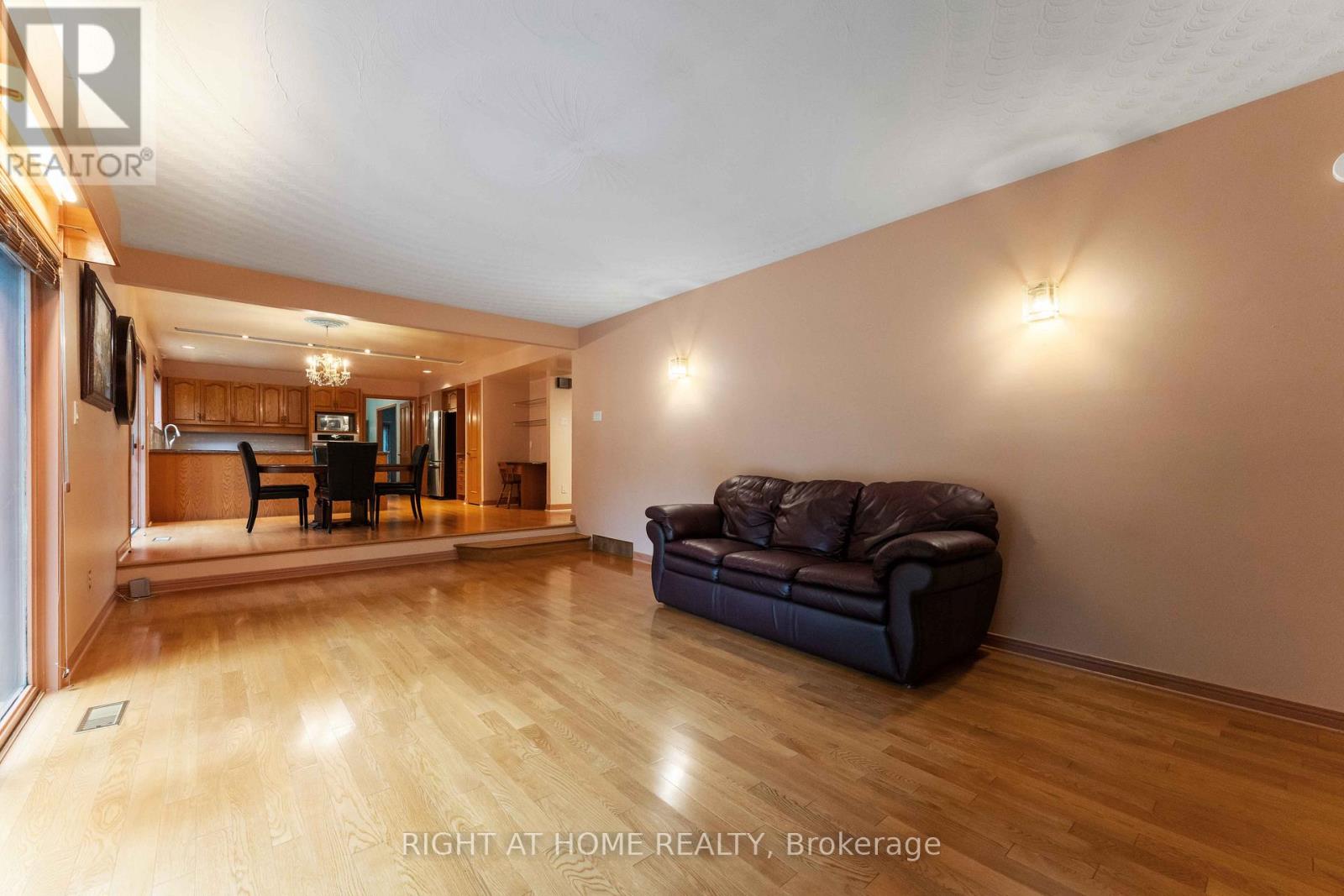 2 Muirfield Gardens