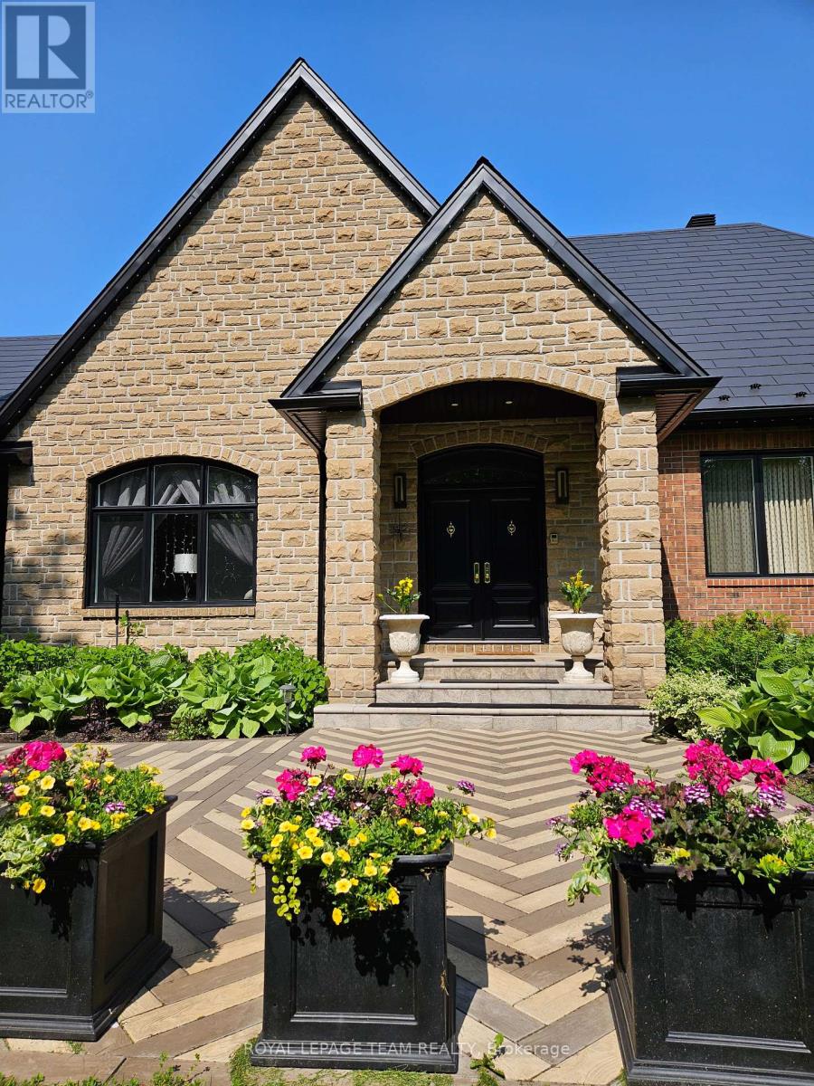 5849 Queenscourt Crescent
