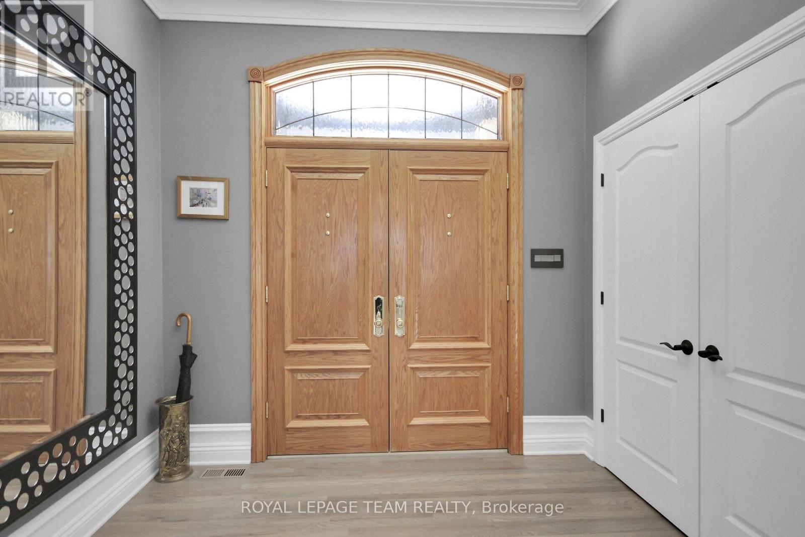 5849 Queenscourt Crescent