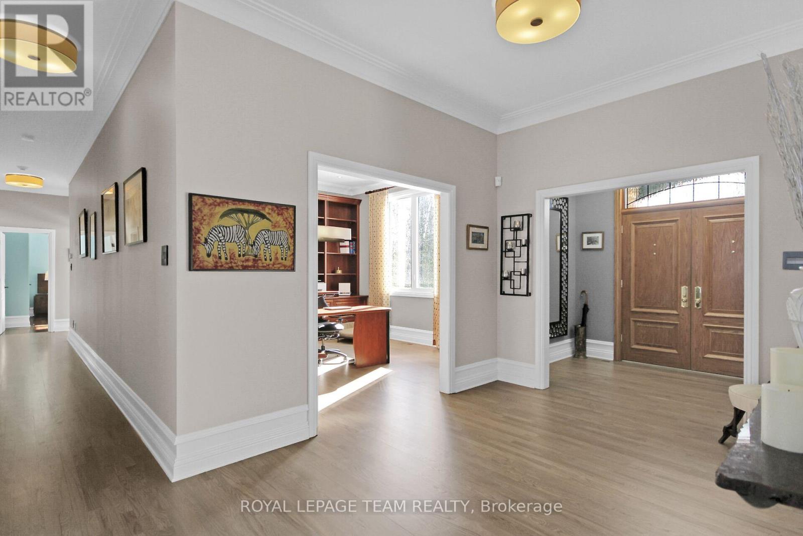 5849 Queenscourt Crescent