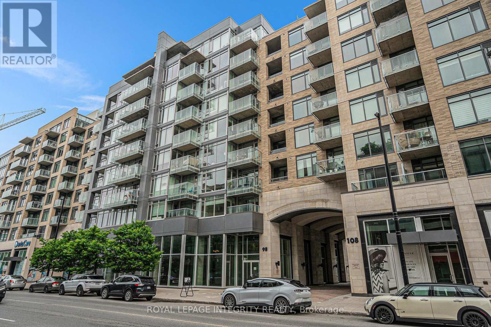 304 - 98 Richmond Road