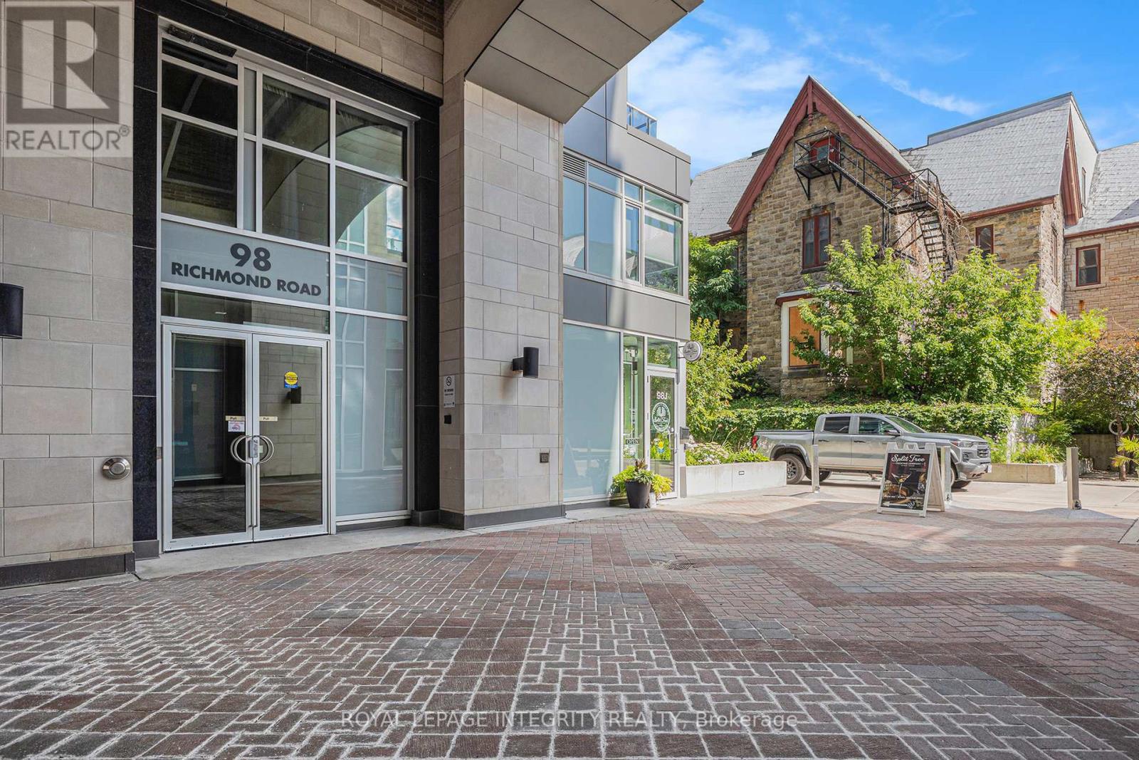 304 - 98 Richmond Road