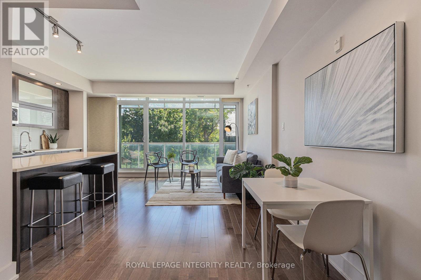 304 - 98 Richmond Road