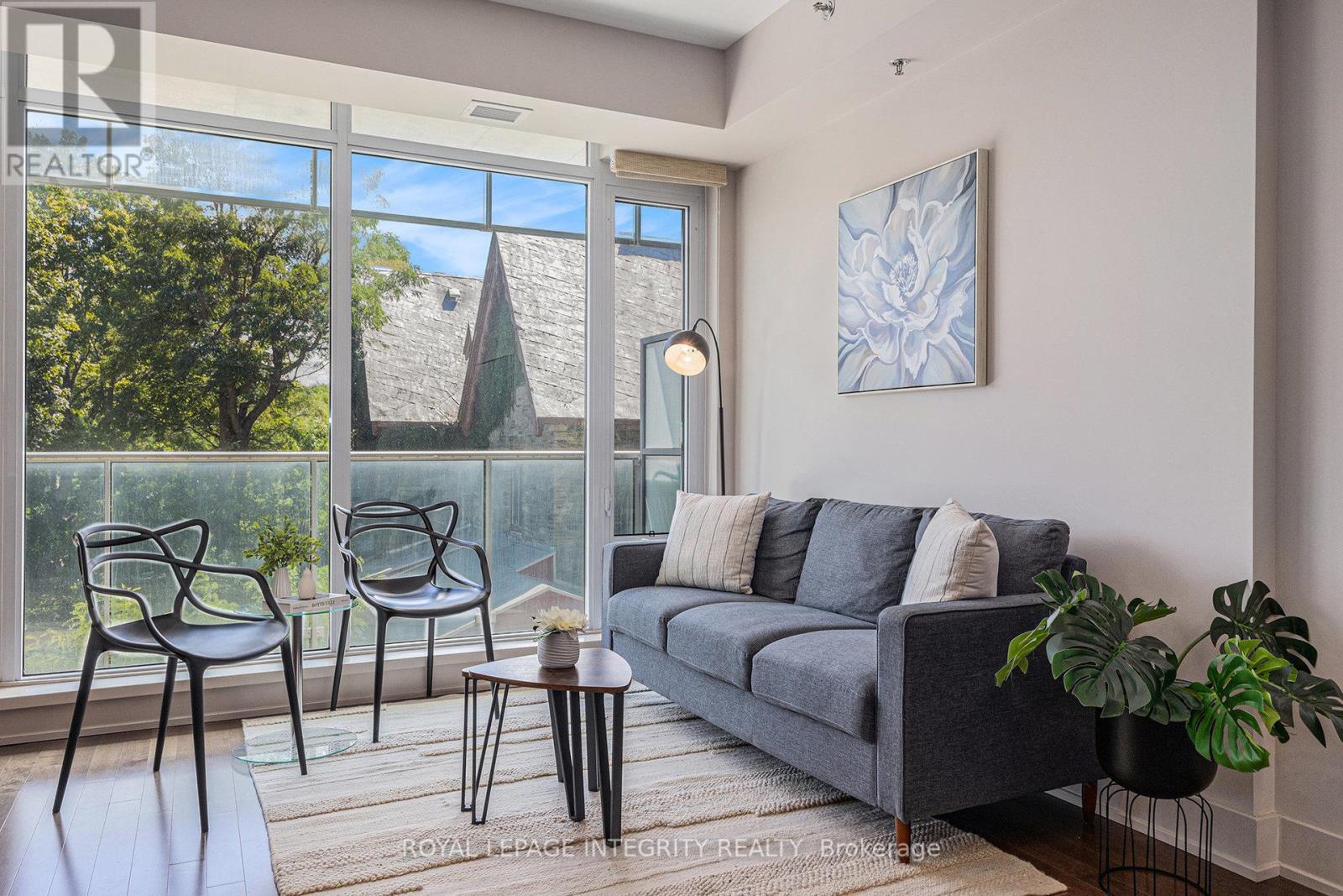 304 - 98 Richmond Road