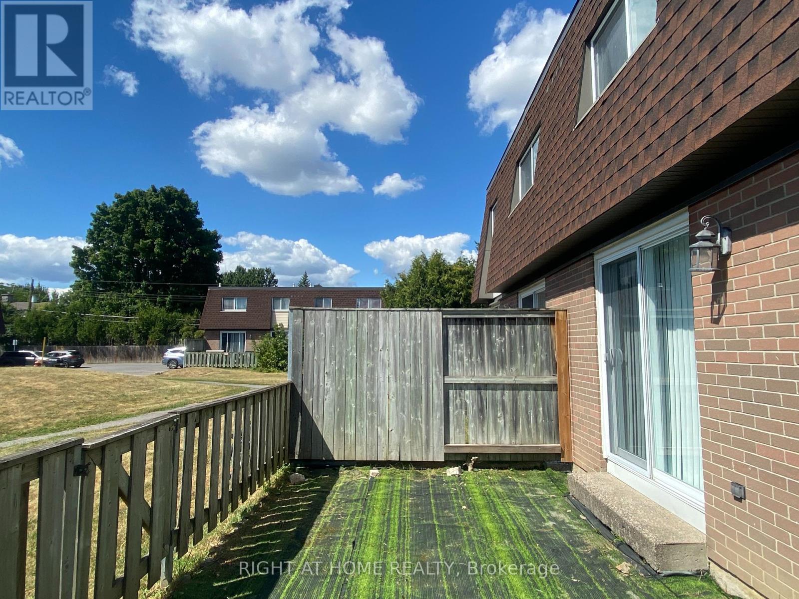 271 Ridgepark Private