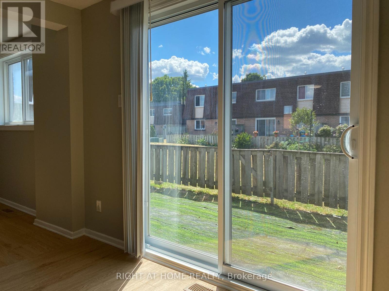 271 Ridgepark Private