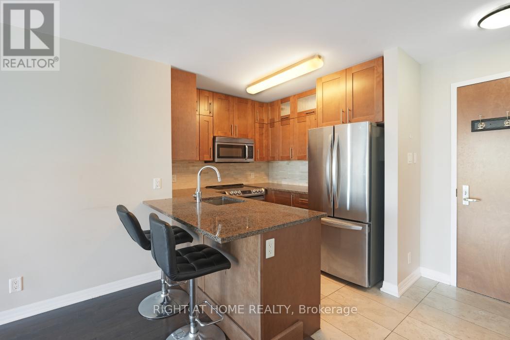 2802 - 242 Rideau Street
