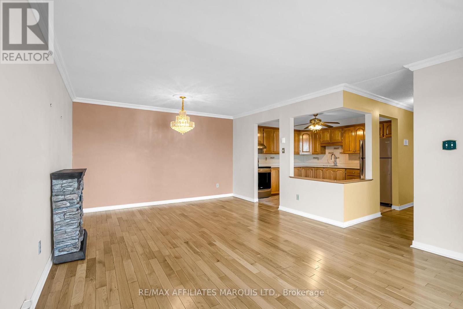 109 - 220 Kenyon Street W