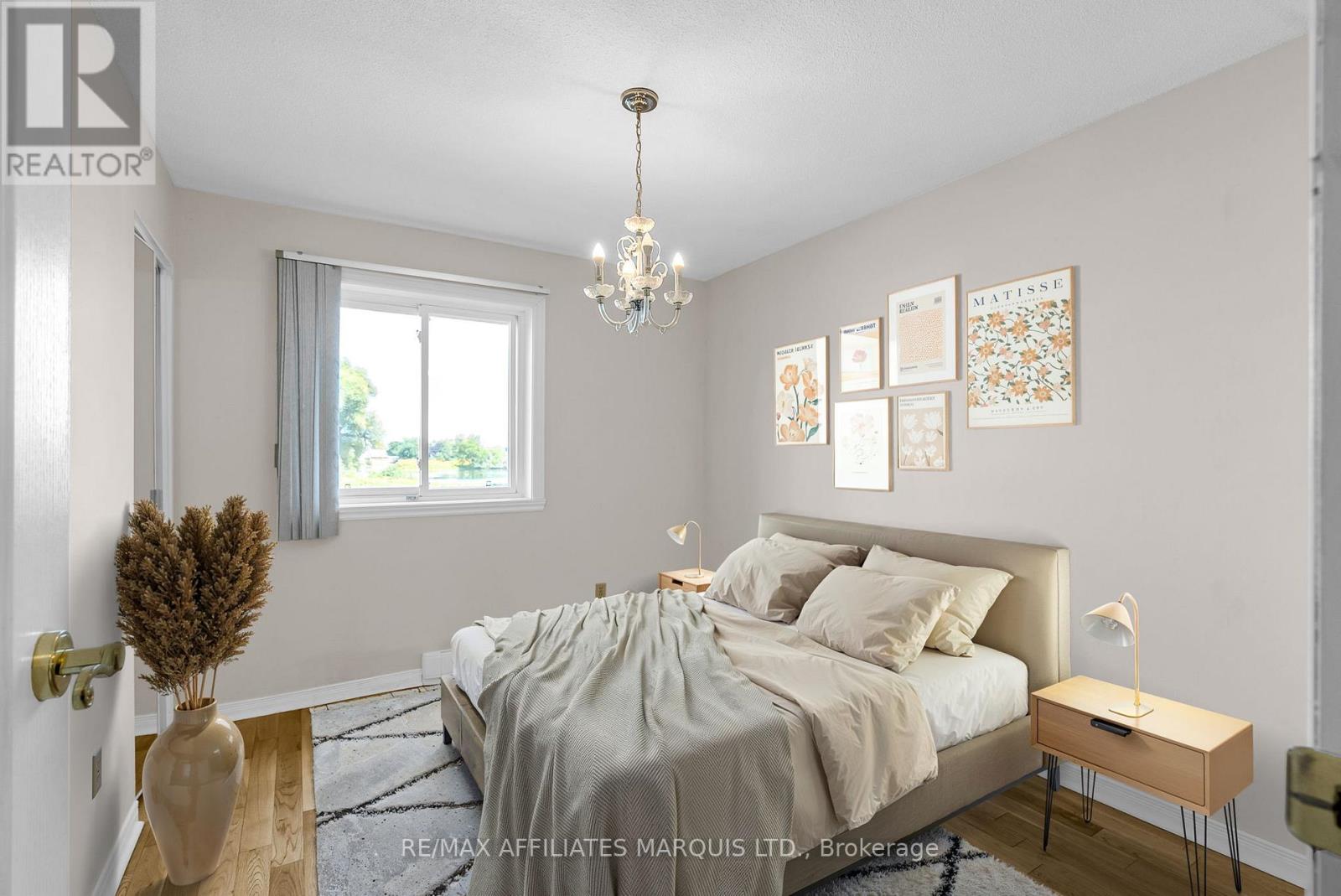 109 - 220 Kenyon Street W