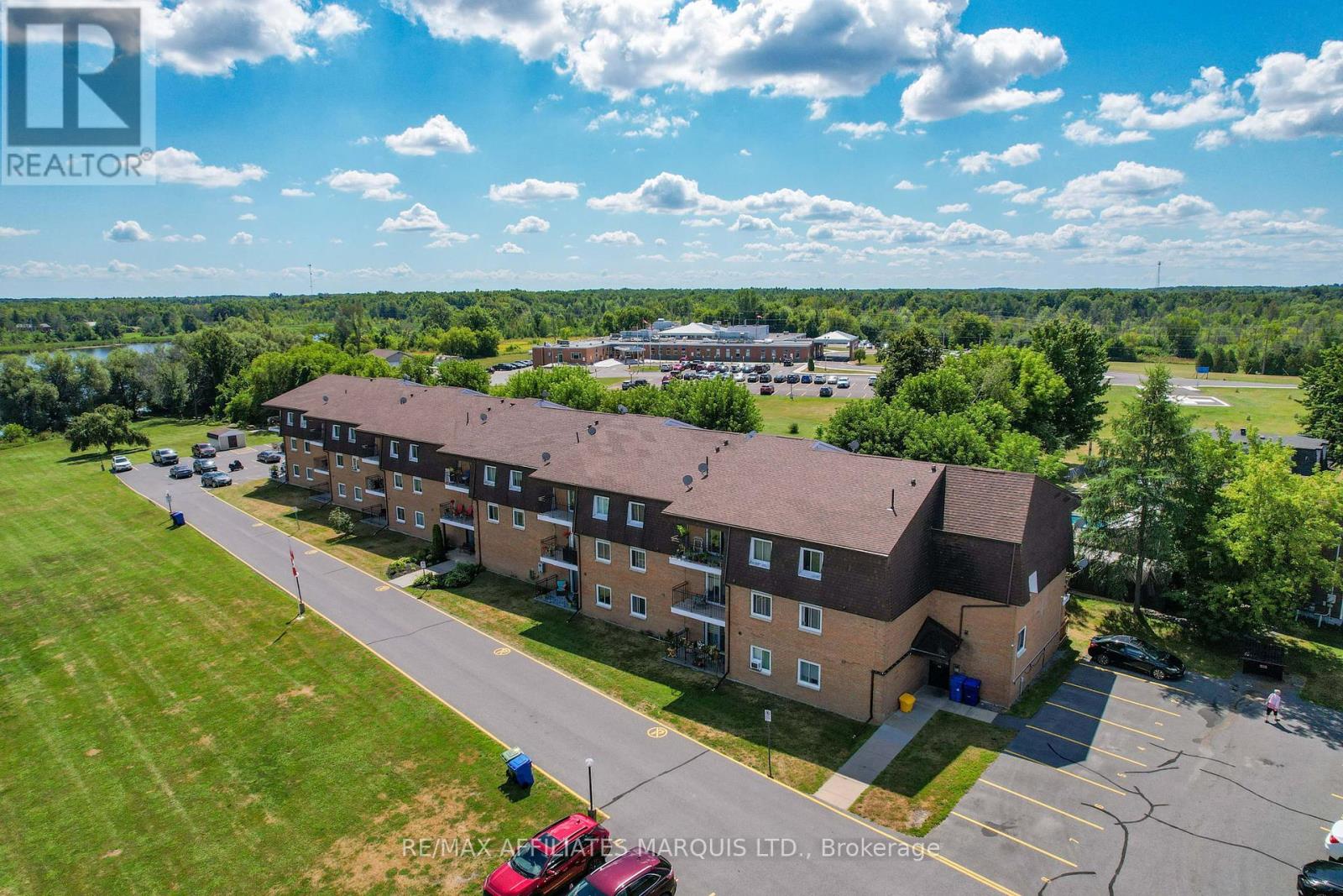 109 - 220 Kenyon Street W