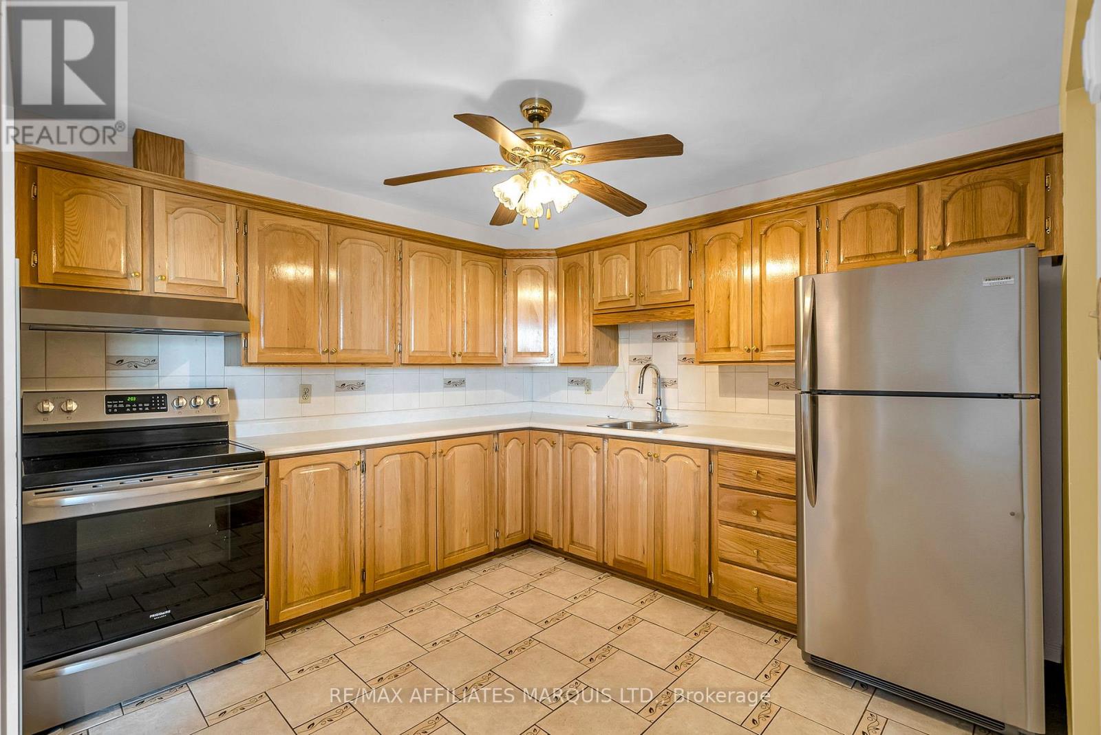 109 - 220 Kenyon Street W