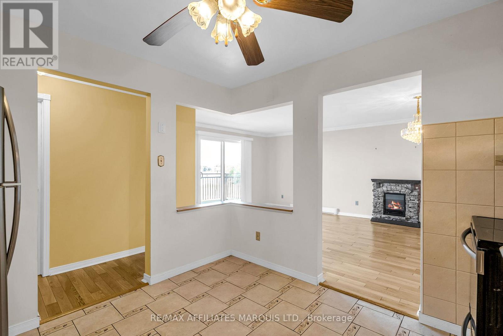 109 - 220 Kenyon Street W