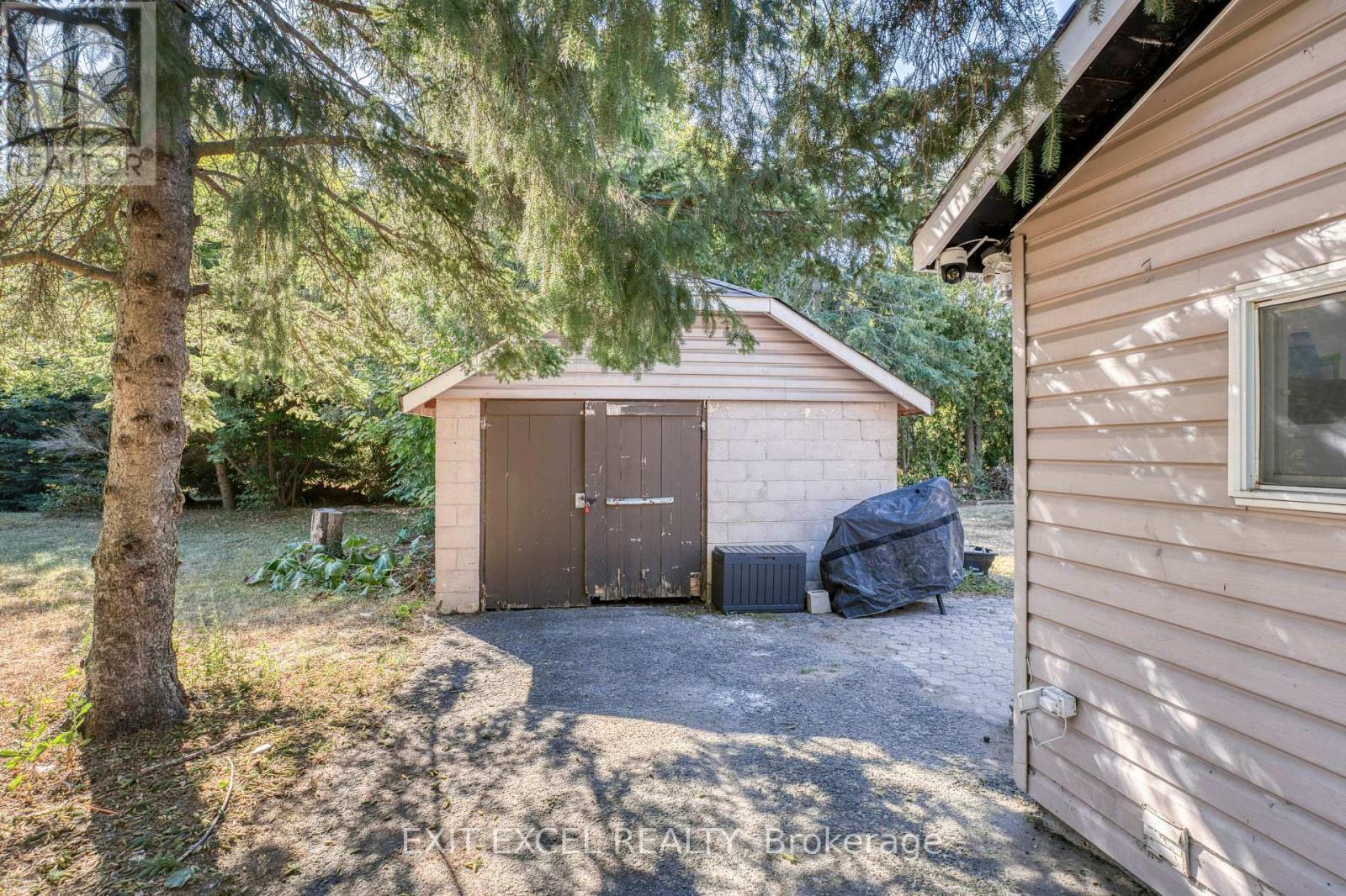 5490 Mactavish Place