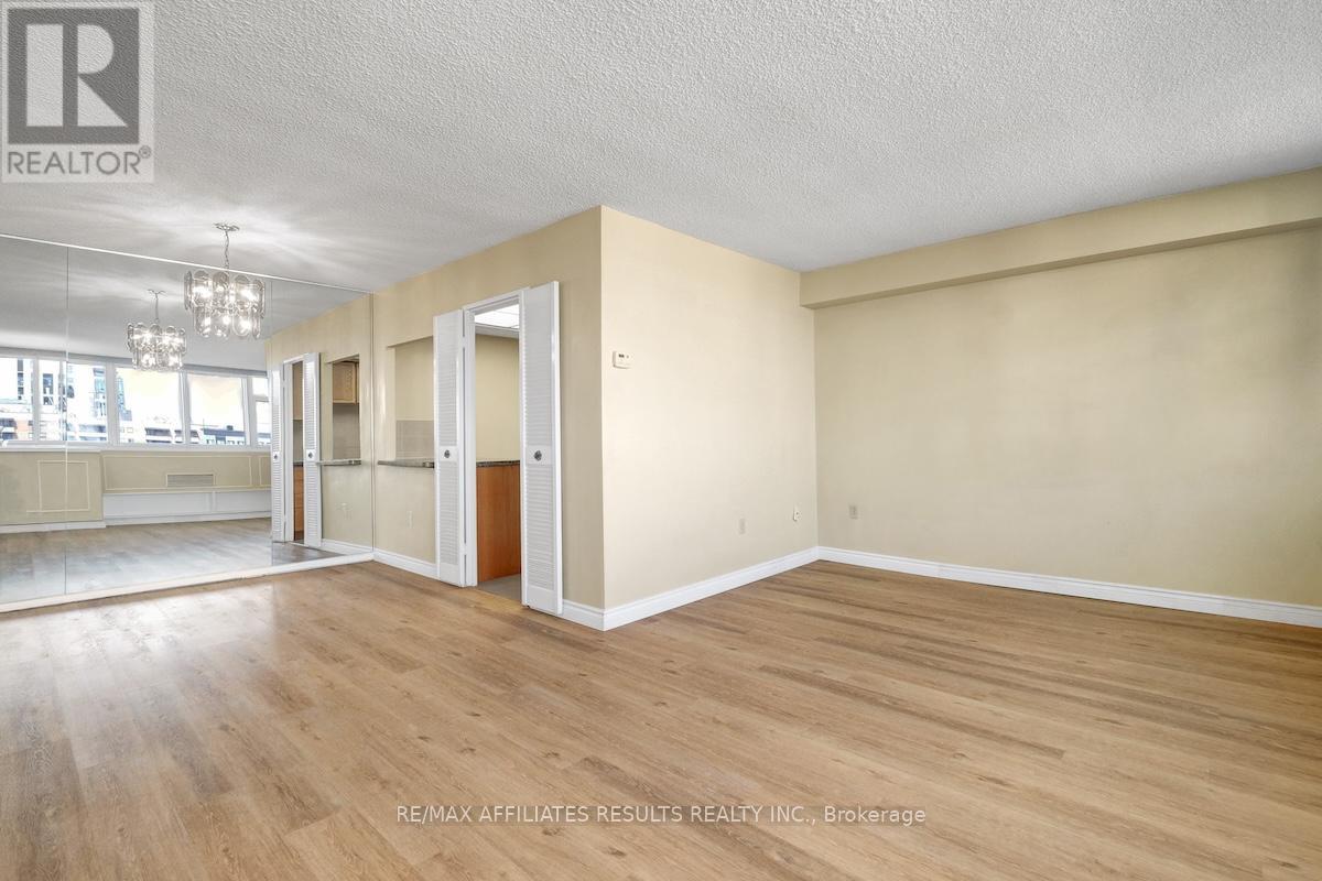 1103 - 500 Laurier Avenue W
