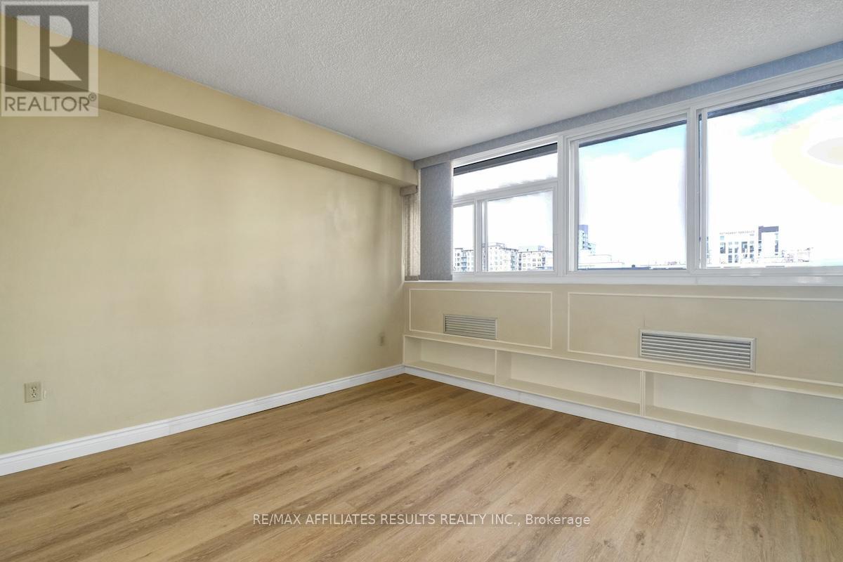 1103 - 500 Laurier Avenue W