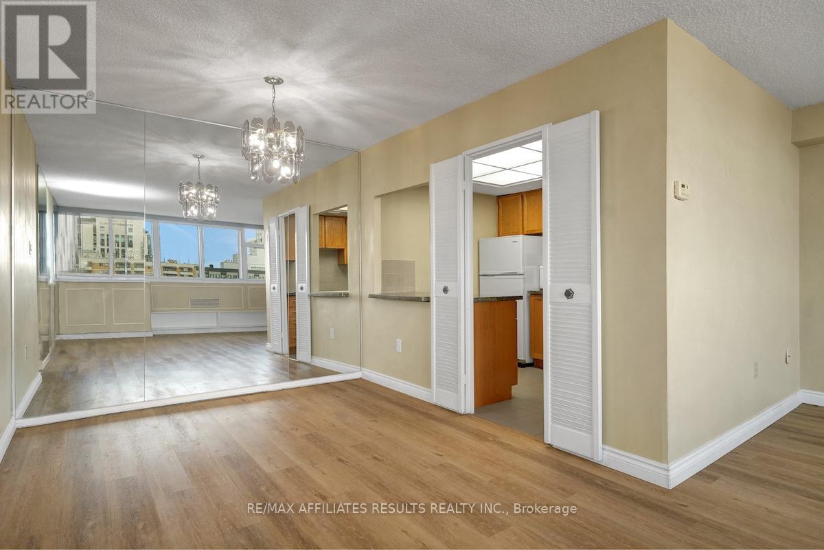 1103 - 500 Laurier Avenue W