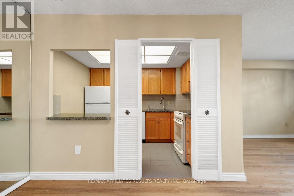 1103 - 500 Laurier Avenue W