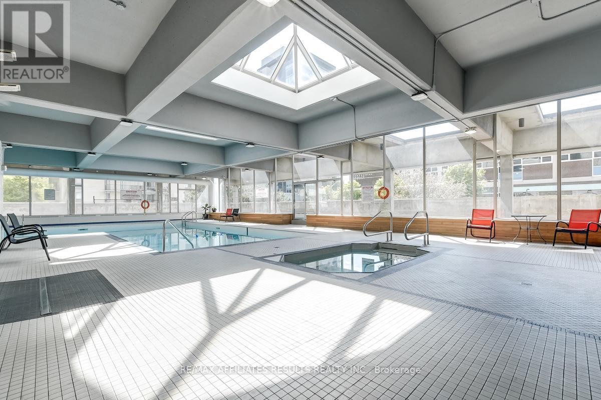 1103 - 500 Laurier Avenue W