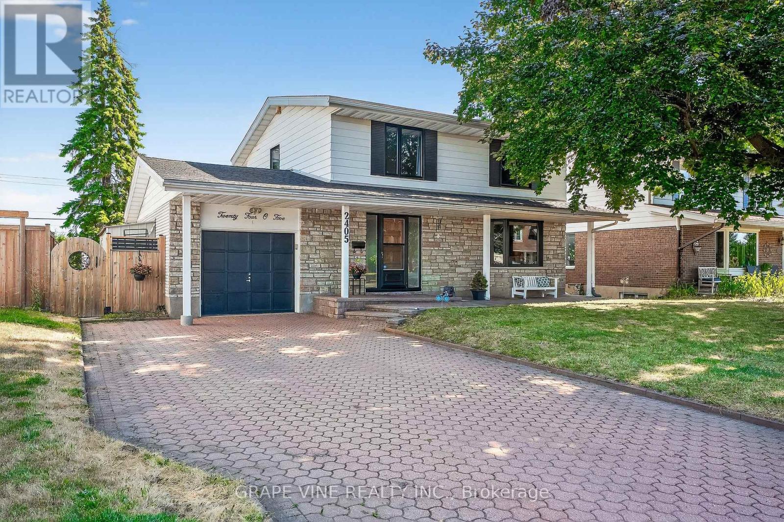 2405 Dwight Crescent