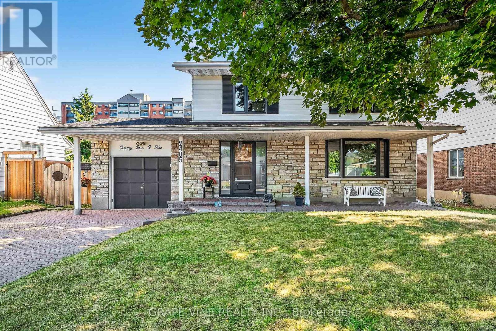 2405 Dwight Crescent