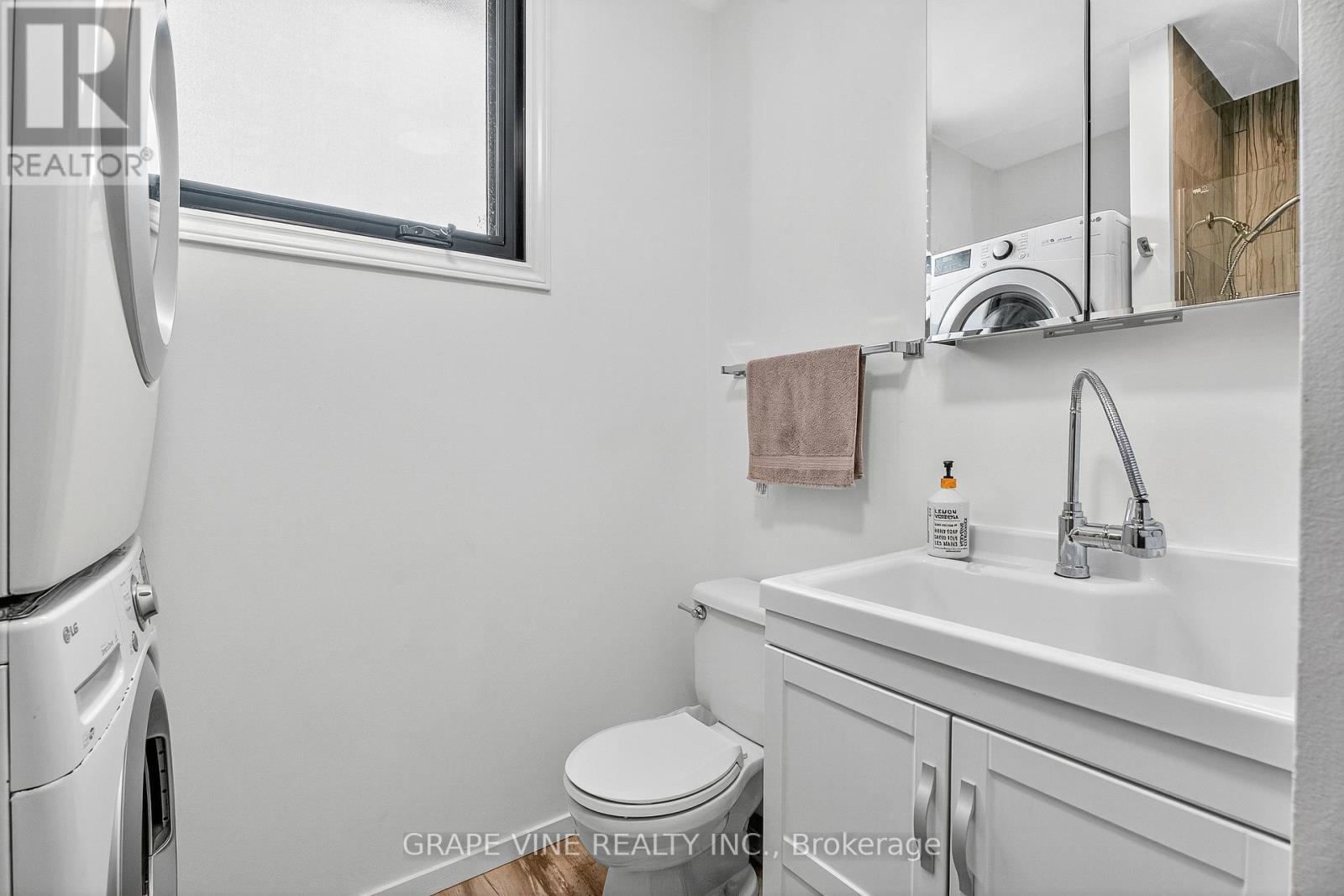 2405 Dwight Crescent