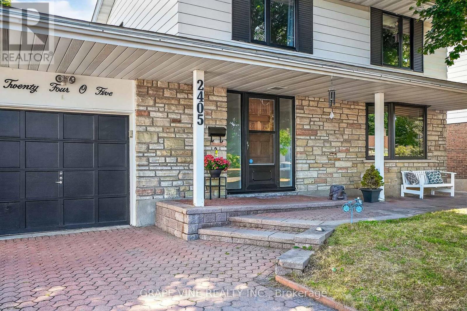 2405 Dwight Crescent