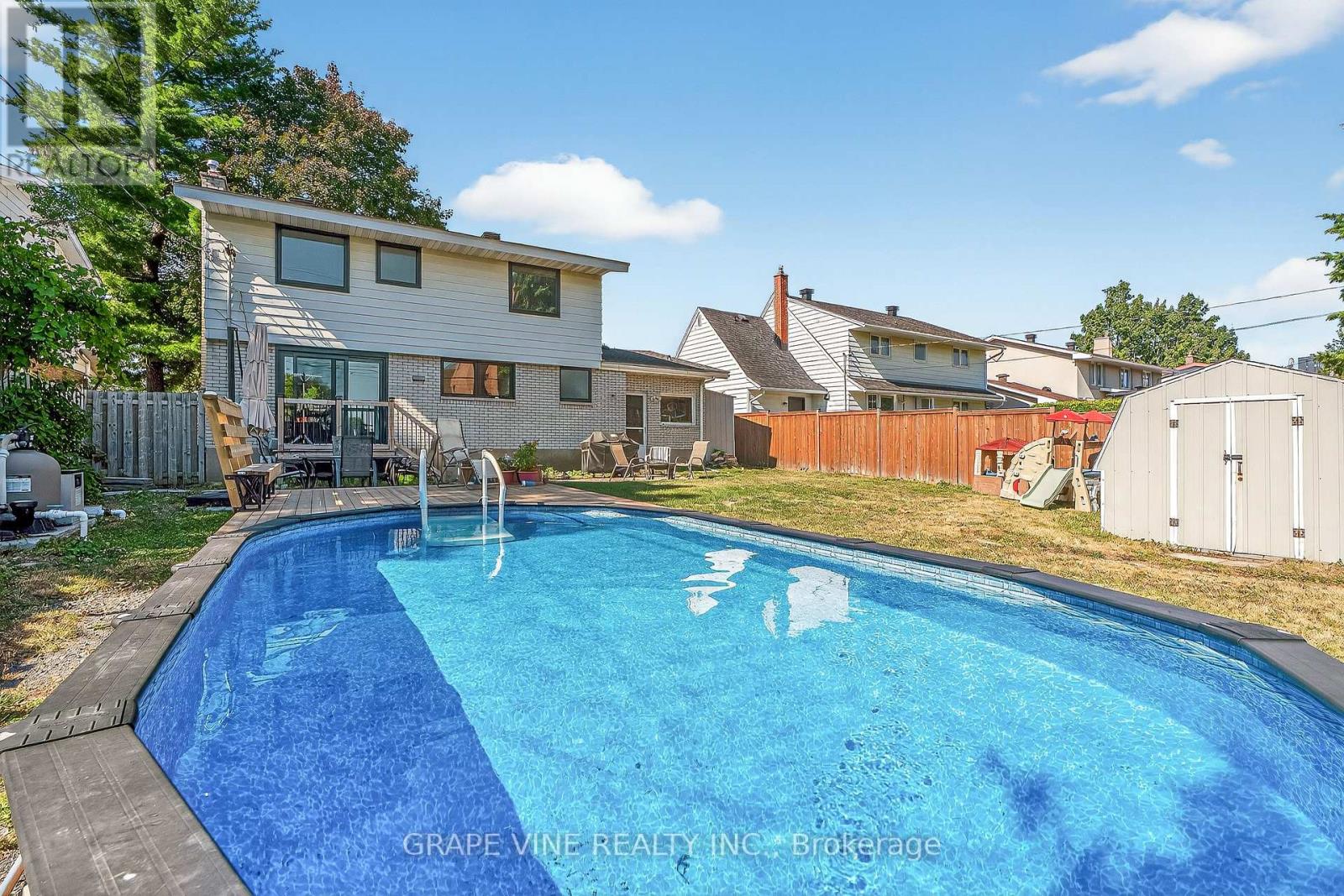 2405 Dwight Crescent