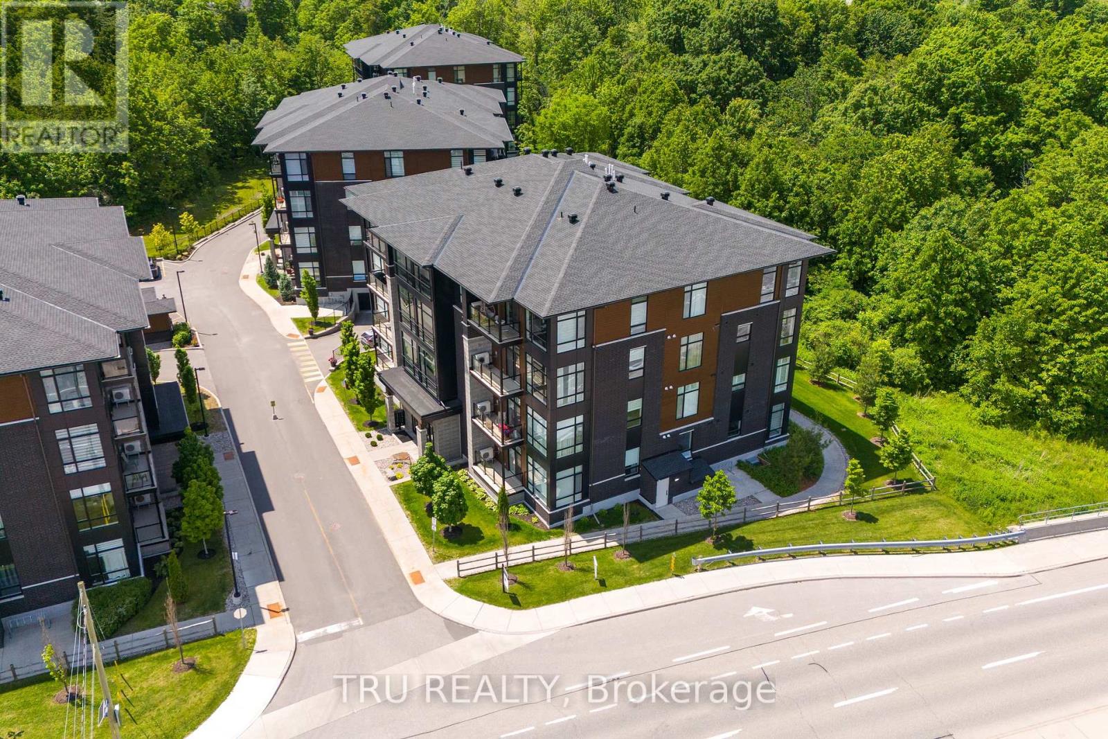 102 - 100 Cortile Private