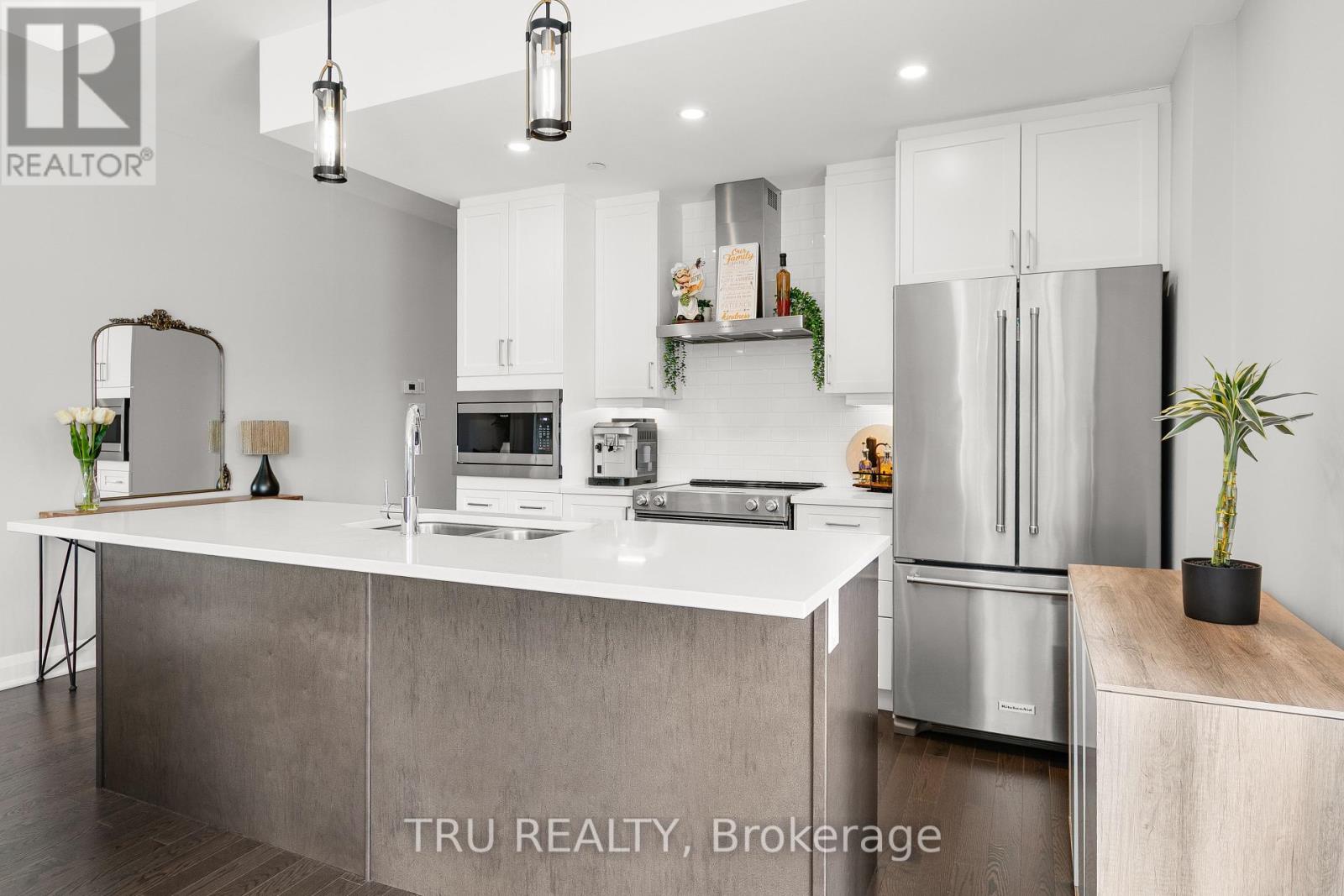 102 - 100 Cortile Private