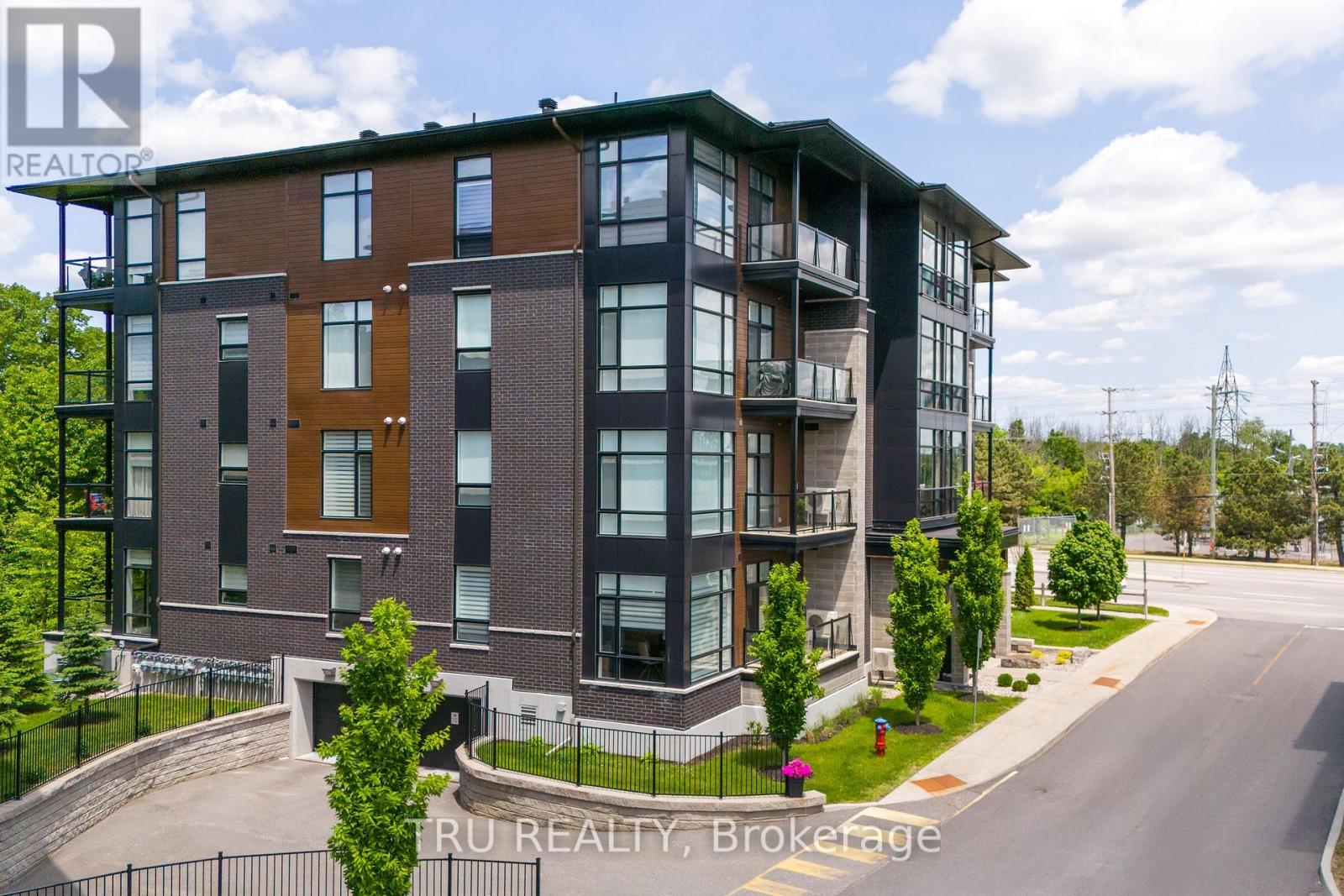 102 - 100 Cortile Private