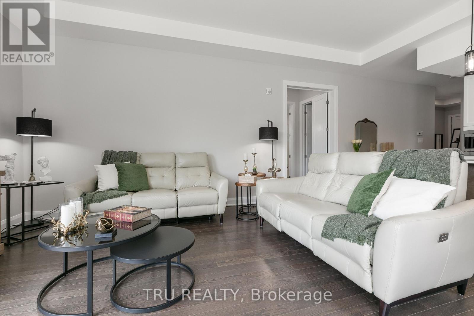 102 - 100 Cortile Private