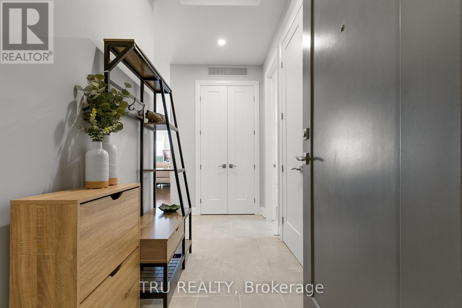 102 - 100 Cortile Private