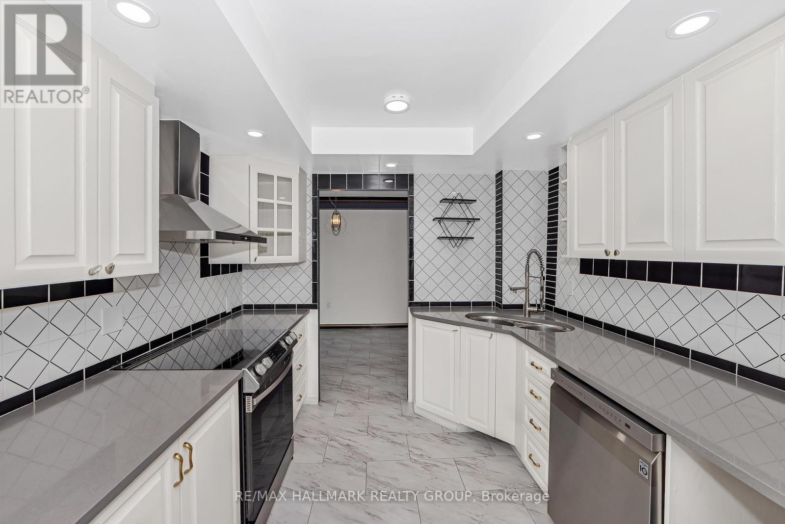 908 - 500 Laurier Avenue W