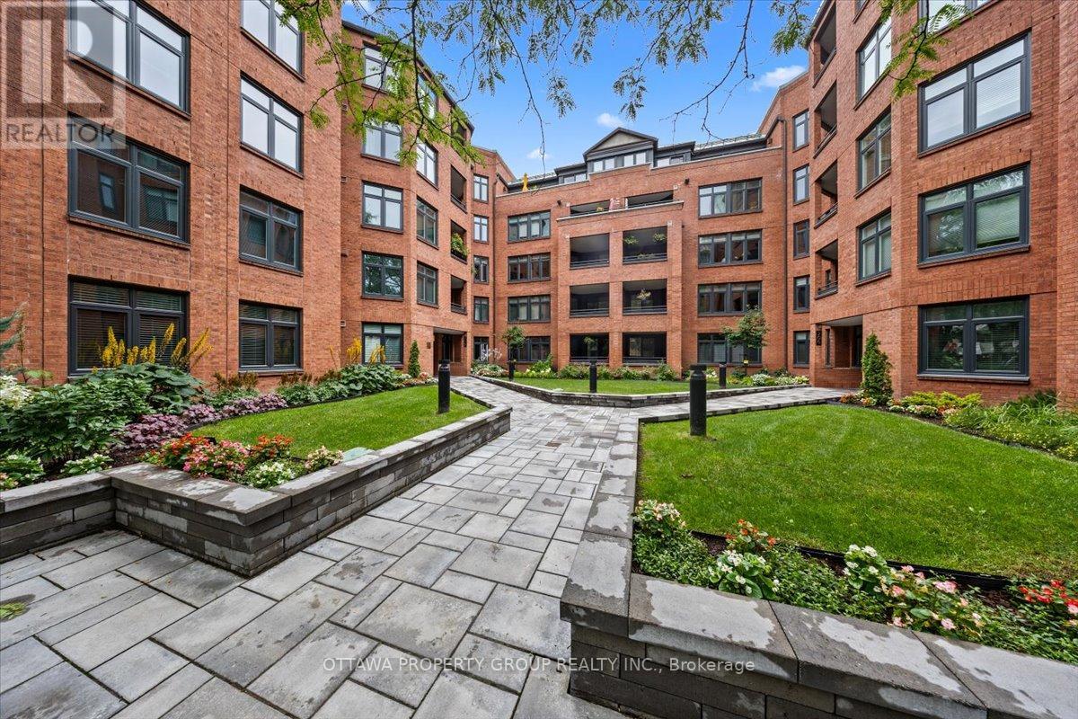 402 - 215 Somerset Street W