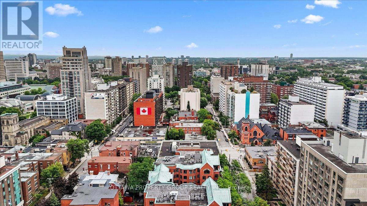 402 - 215 Somerset Street W