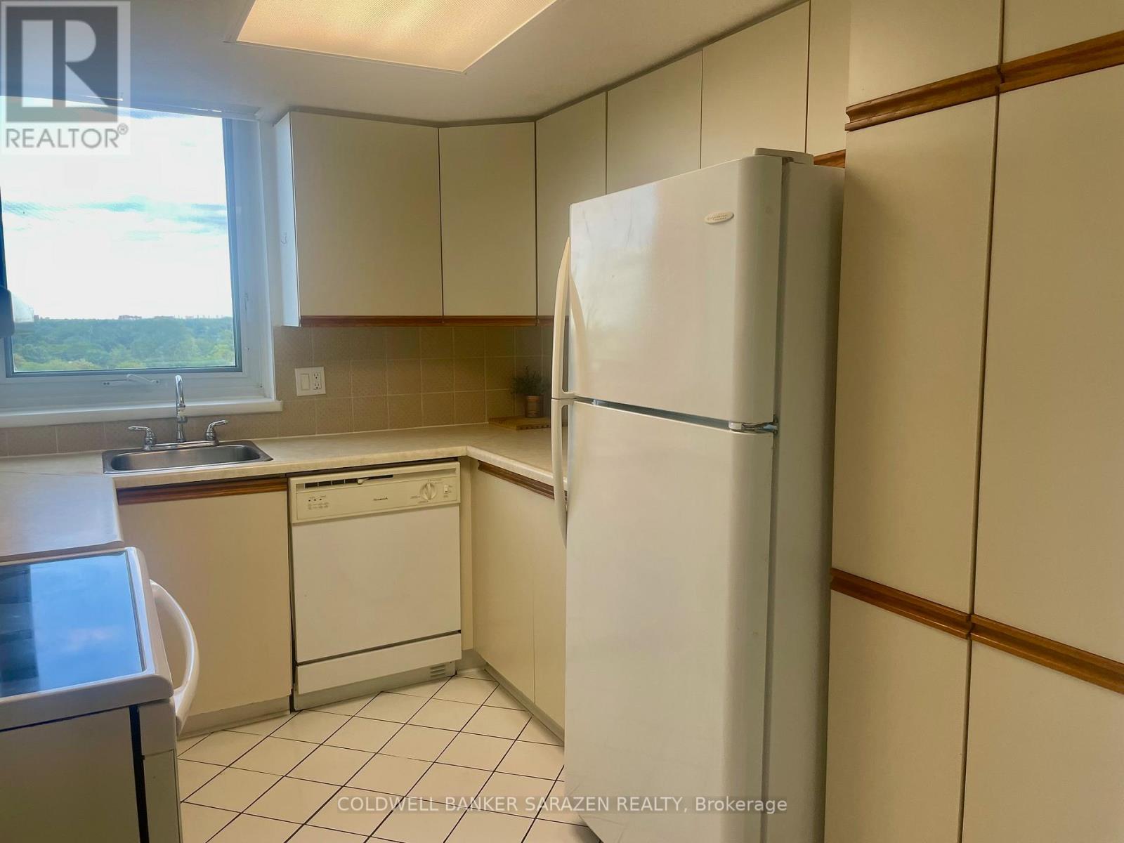 1215 - 80 Sandcastle Drive