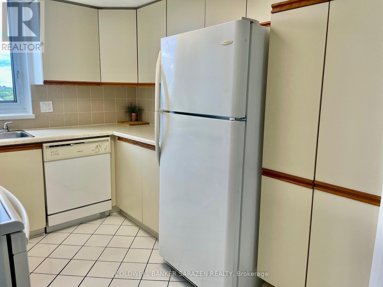 1215 - 80 Sandcastle Drive