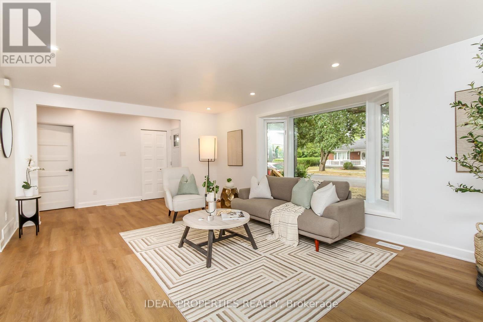 1796 Saunderson Drive