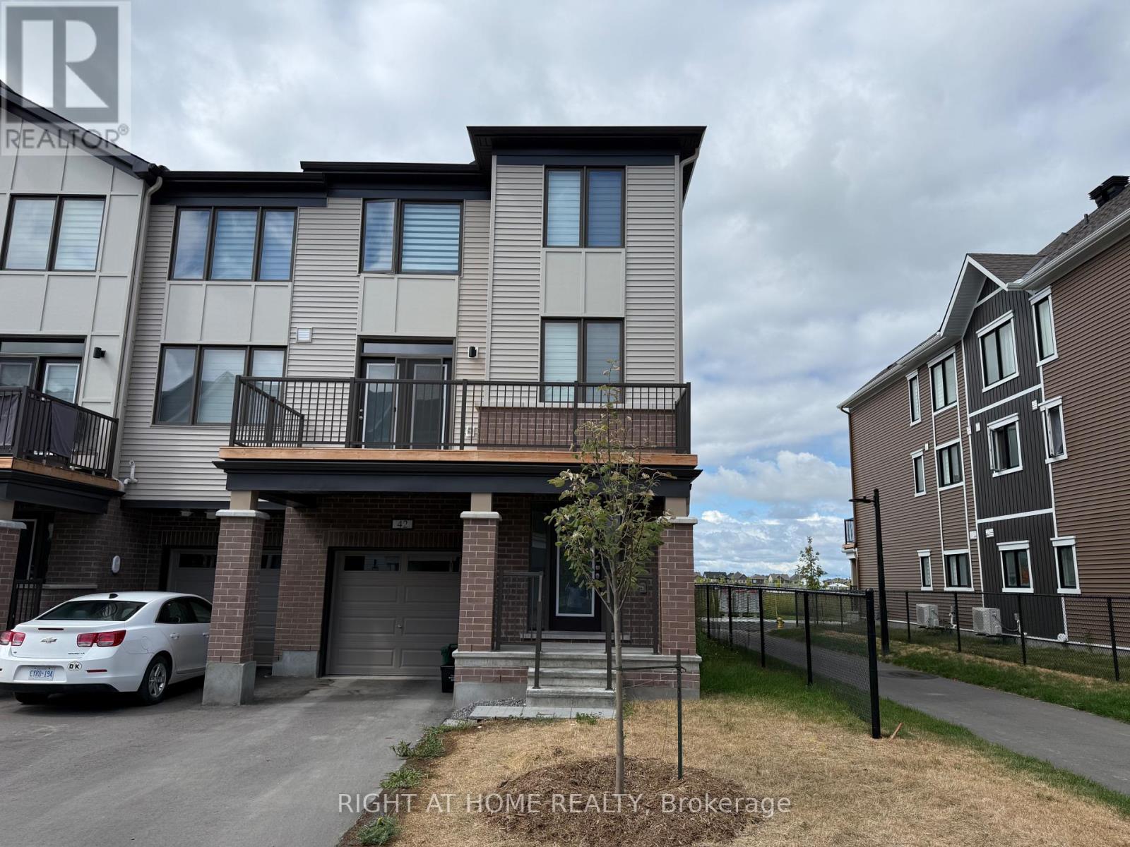 42 Stitch Mews