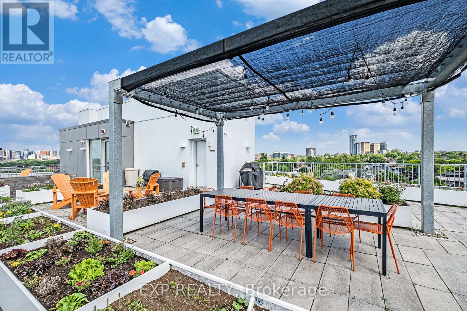 206 - 1000 Wellington Street W