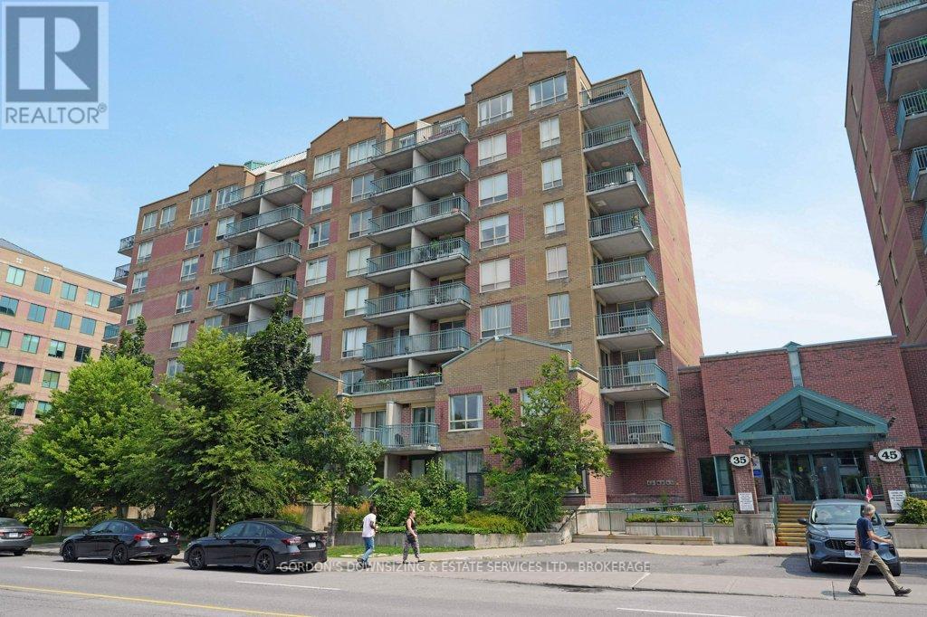 411 - 35 Holland Avenue